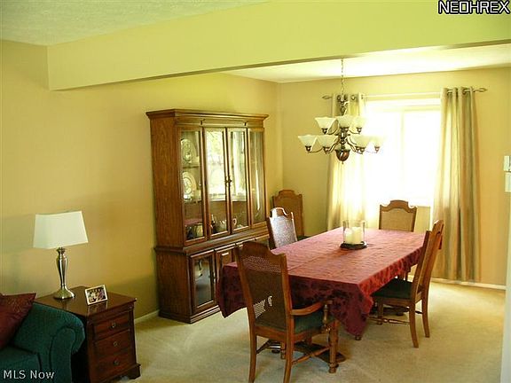 3rd image of 27631 Edgepark Dr