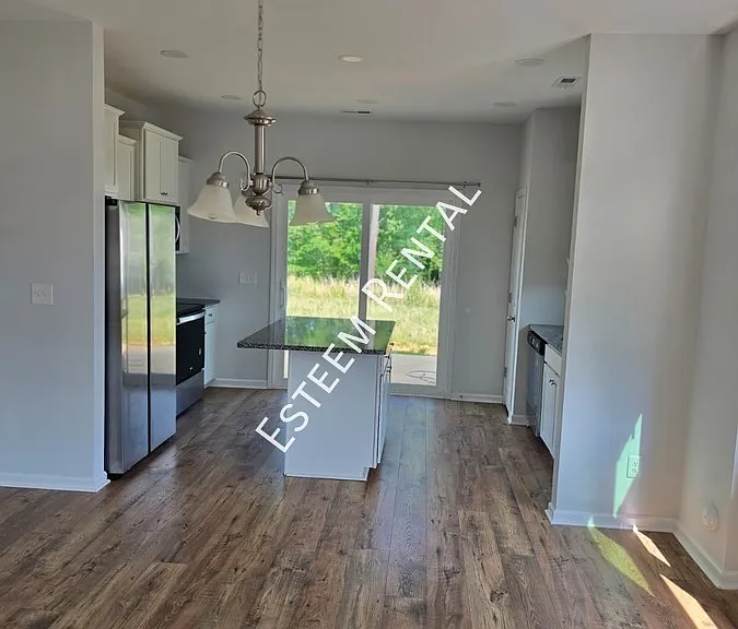 90 Greenview St — Photo 5