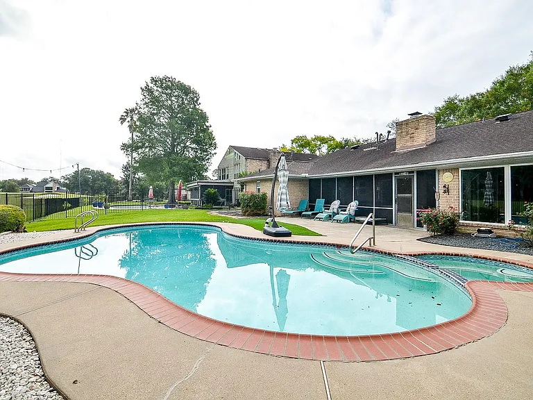 2106 Glenn Lakes Ln — Photo 31