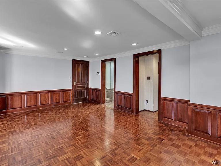 2039 E River Rd — Photo 30
