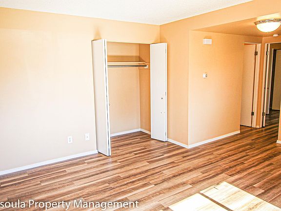 4th image of 832 Rollins St #832-D