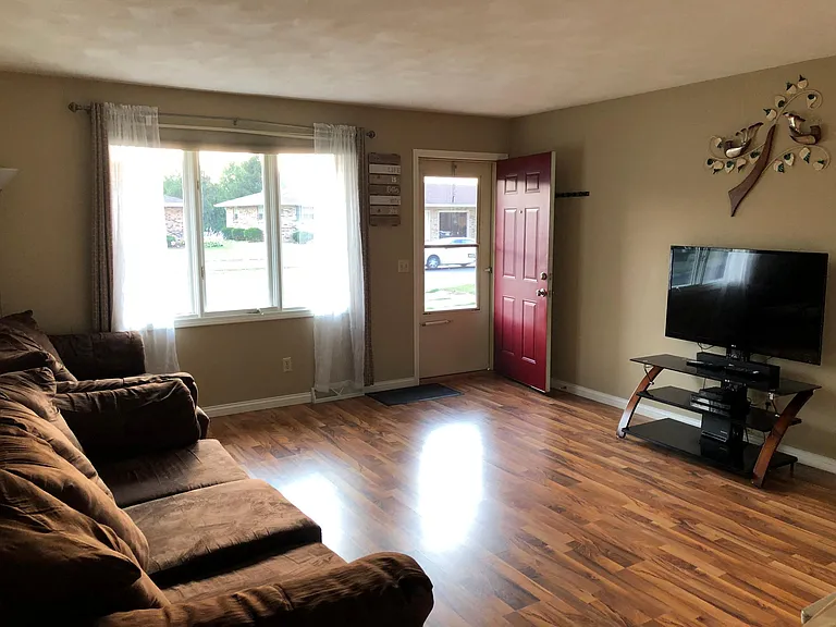 2504 N Lexington Dr — Photo 3