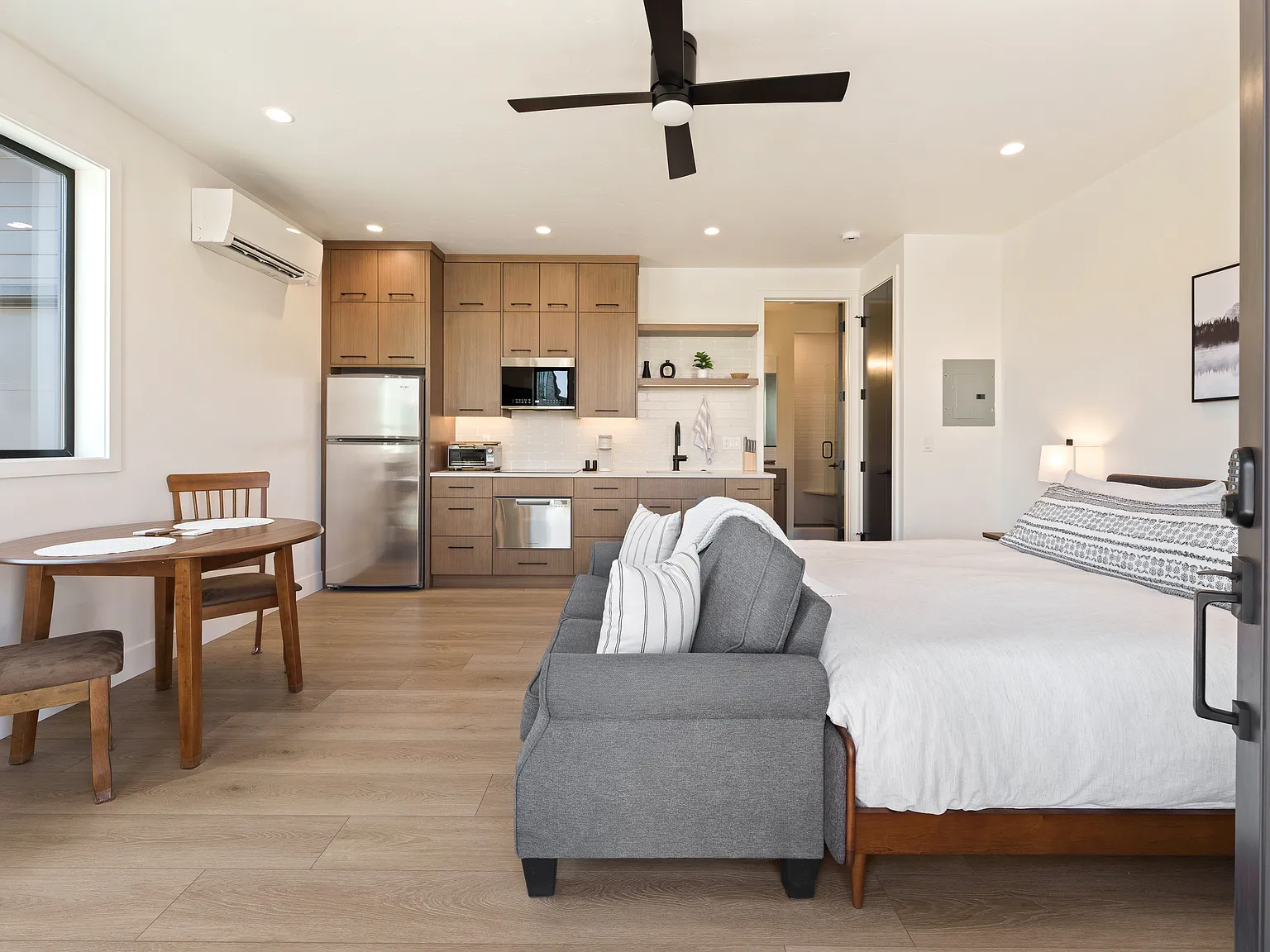 1 bed, 410 sqft, $2,500 — Photo 1