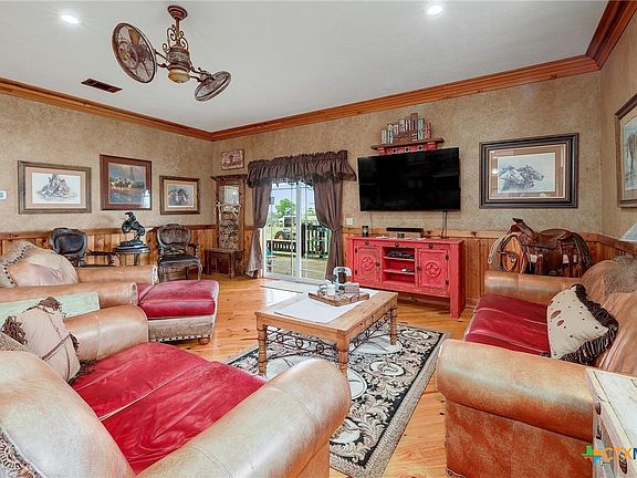 3rd image of 1110 County Road 487
