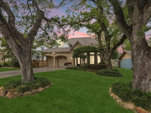 4714 Holt St, Bellaire, TX 77401