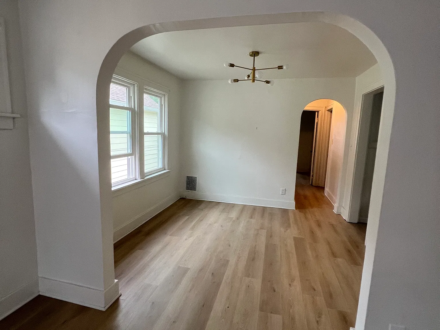 2 bed, 900 sqft, $1,500 — Photo 3