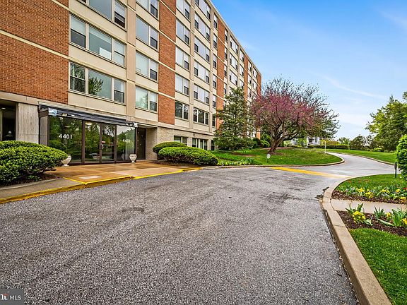 3rd image of 4401 Roland Ave Unit 110
