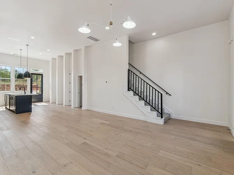 18814 Selah Way — Photo 13