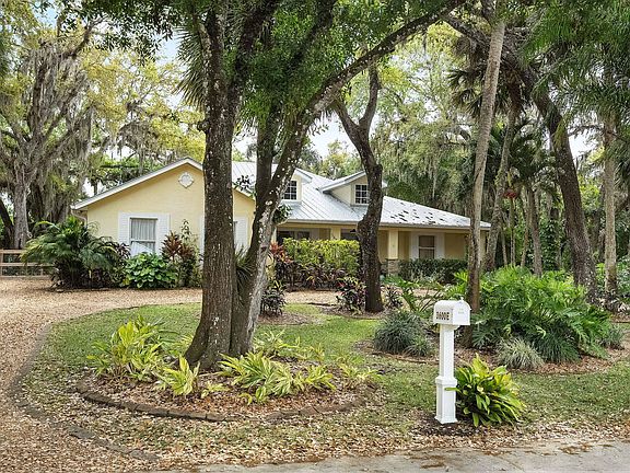 3rd image of 3600 Wilderness Drive E