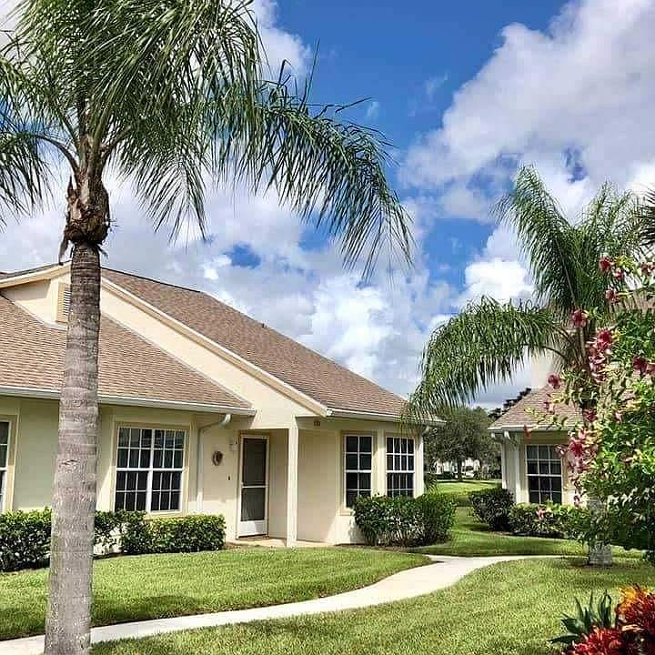 Lovely villa in Lake of in the Woods gated community.
