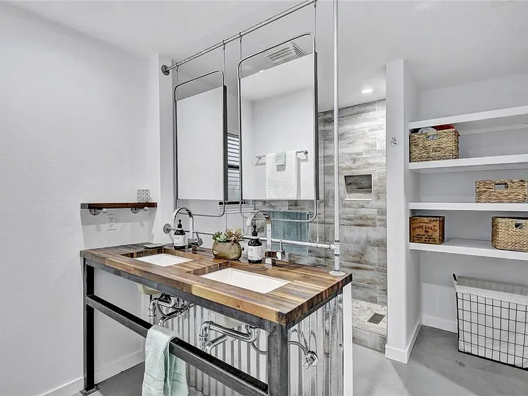 18410 Lake Terrace Dr — Photo 1