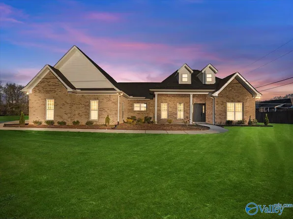 1509 Nella Dr, Athens, AL 35611