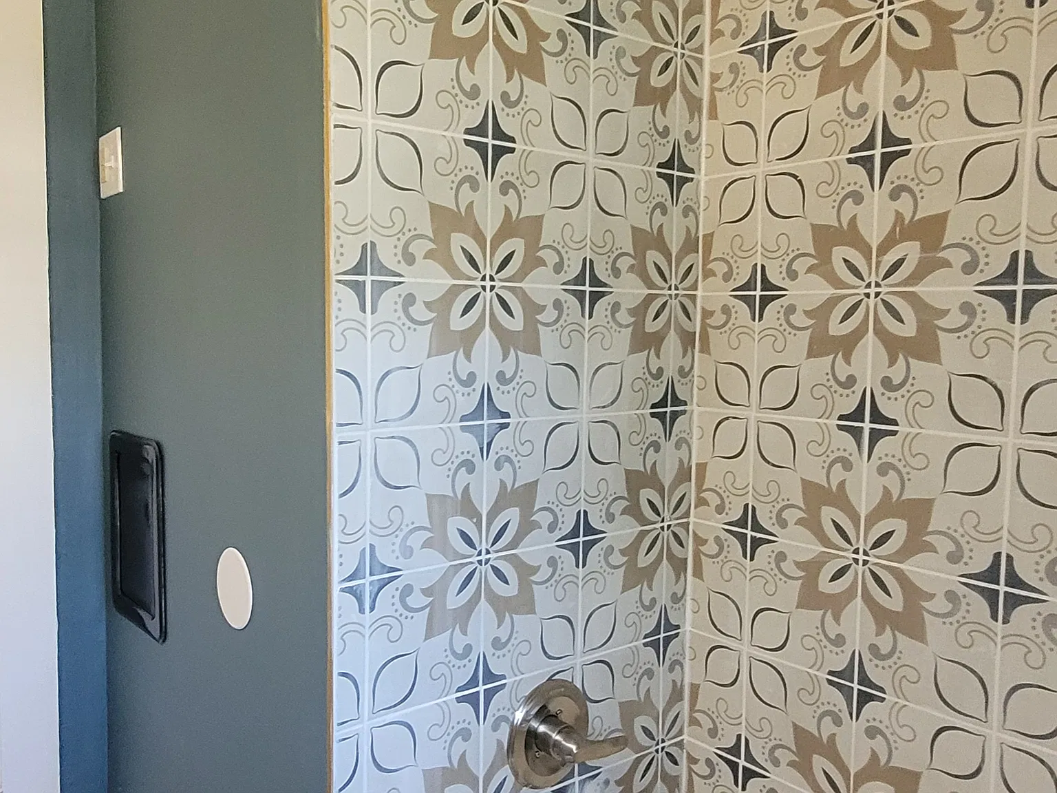 3 bed, 1100 sqft, $1,700 — Photo 2