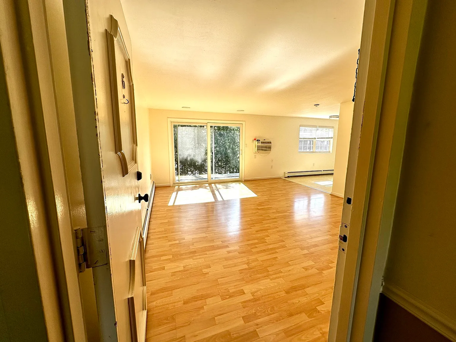 2 bed, 1.0 bath, 850 sqft, $2,300 — Photo 1