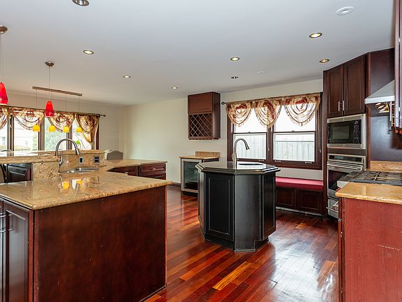 5th image of 9905 S Massasoit Ave