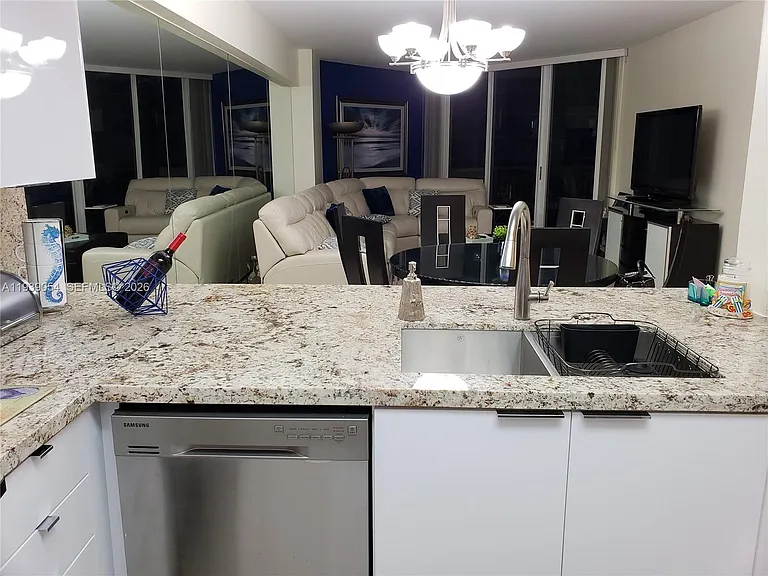 17375 Collins Ave #906 — Photo 4