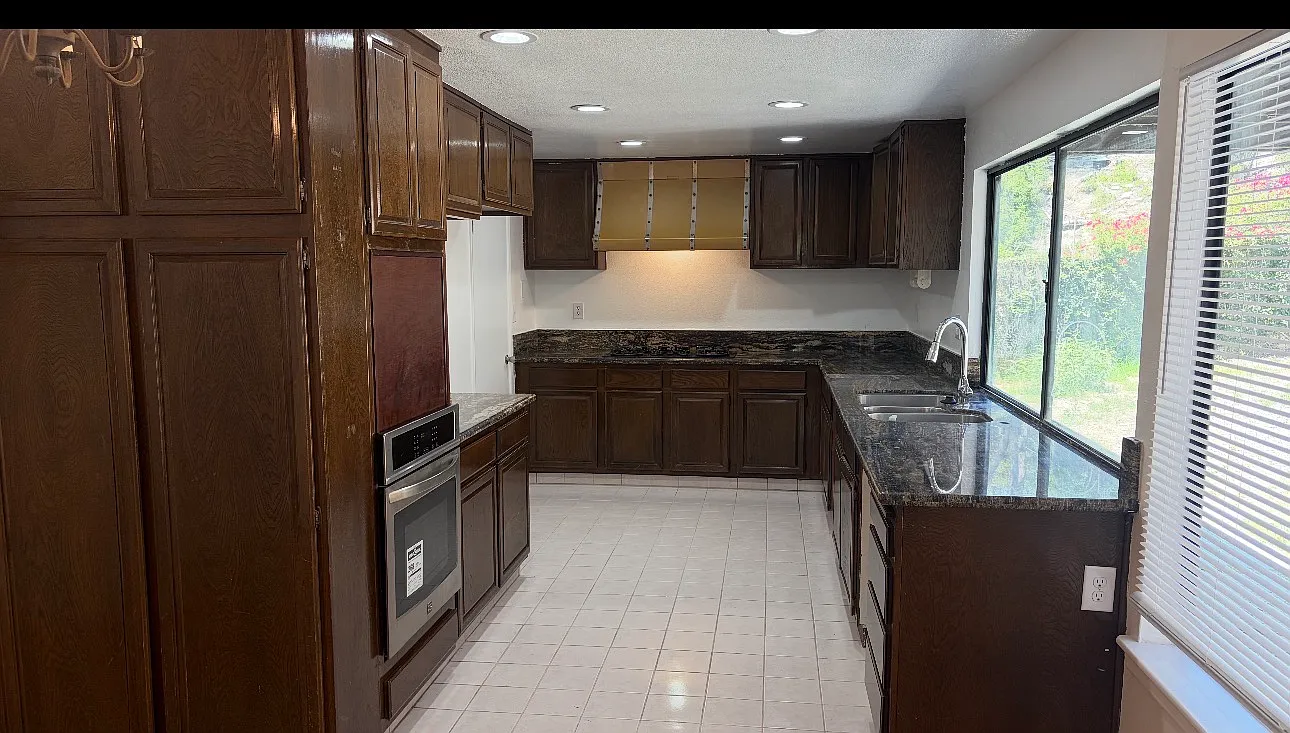 4 bed, 2510 sqft, $4,575 — Photo 3