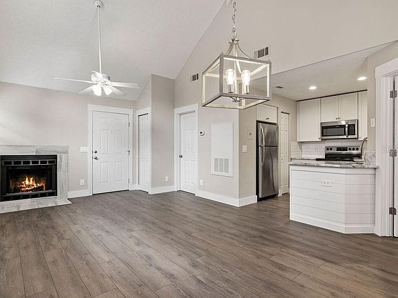 5th image of 620 Glenwood 90 Ct
