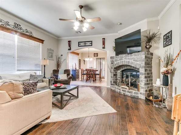 1009 Ashwood Ln, Moore, OK 73160