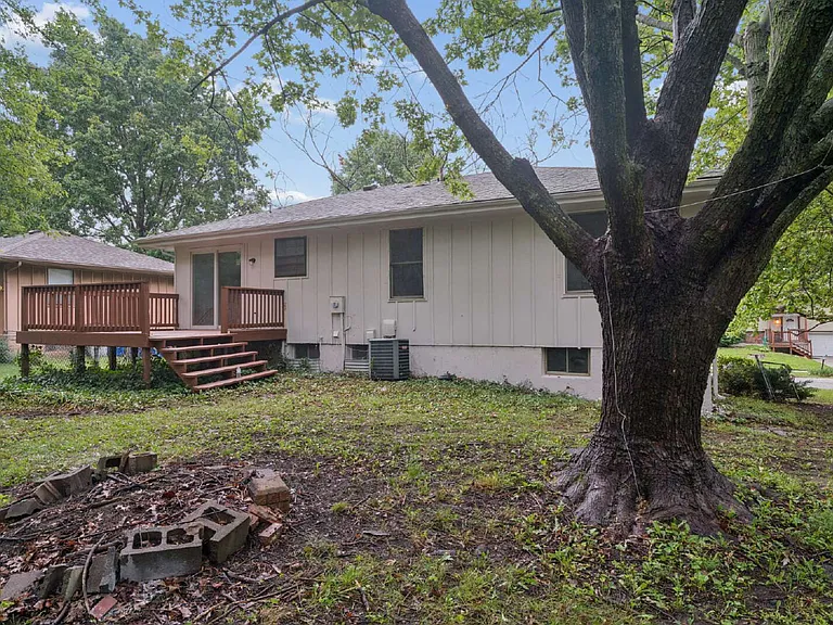 416 SE Claremont St — Photo 39
