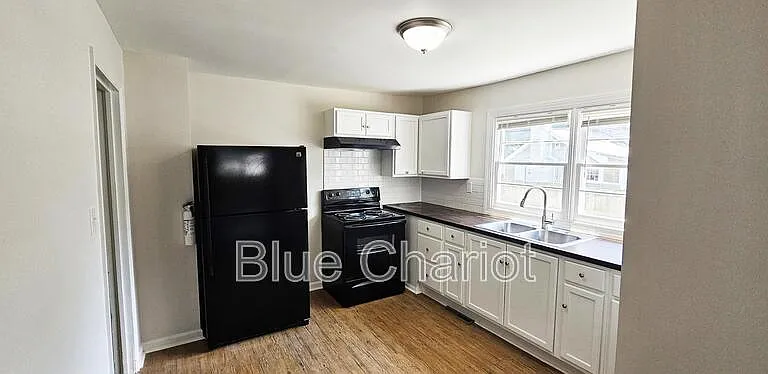 528 Short St — Photo 17