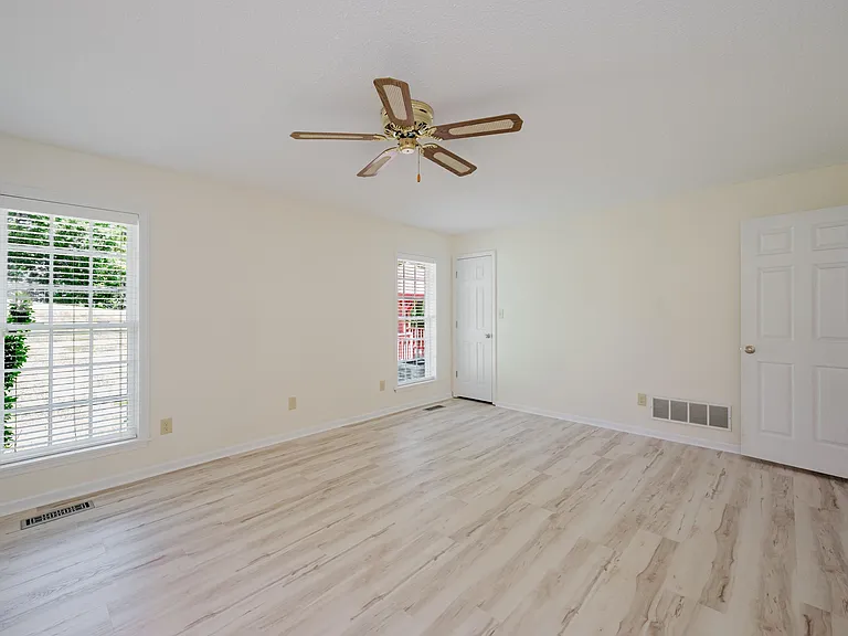 1828 Jacobs Ln — Photo 24