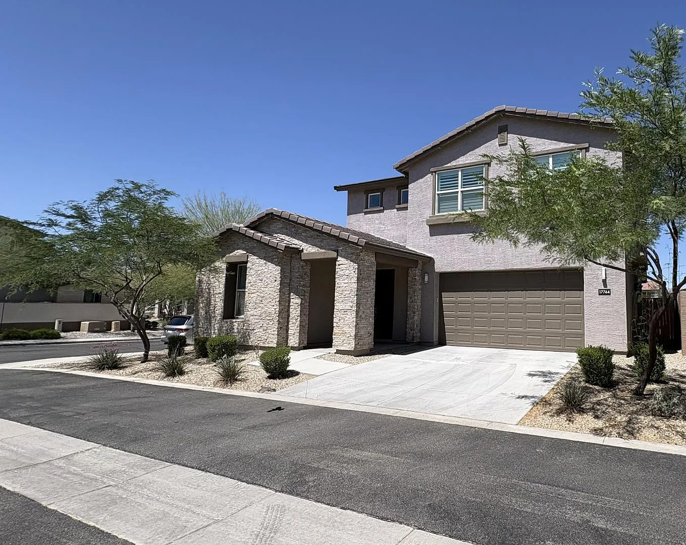 4 bed, 3.0 bath, 2468 sqft, $2,479 — Photo 2