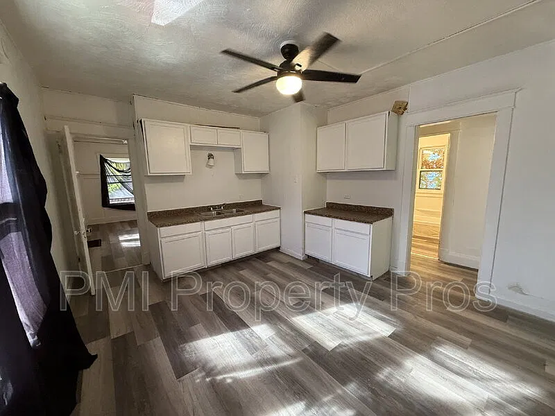 2 bed, 1.0 bath, 865 sqft, $950 — Photo 2
