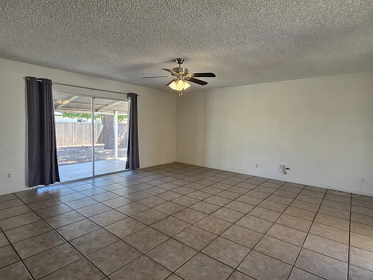 1418 E Broadmor Dr — Photo 3