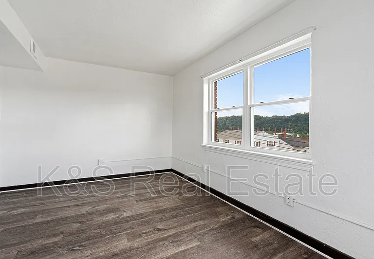 142-144 W 9th Ave #142-2 — Photo 7