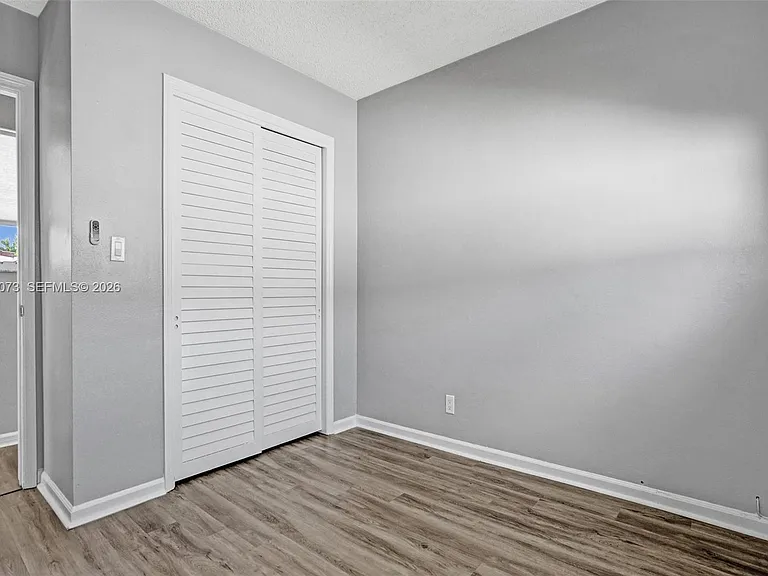 949 SE 10th Ct — Photo 21