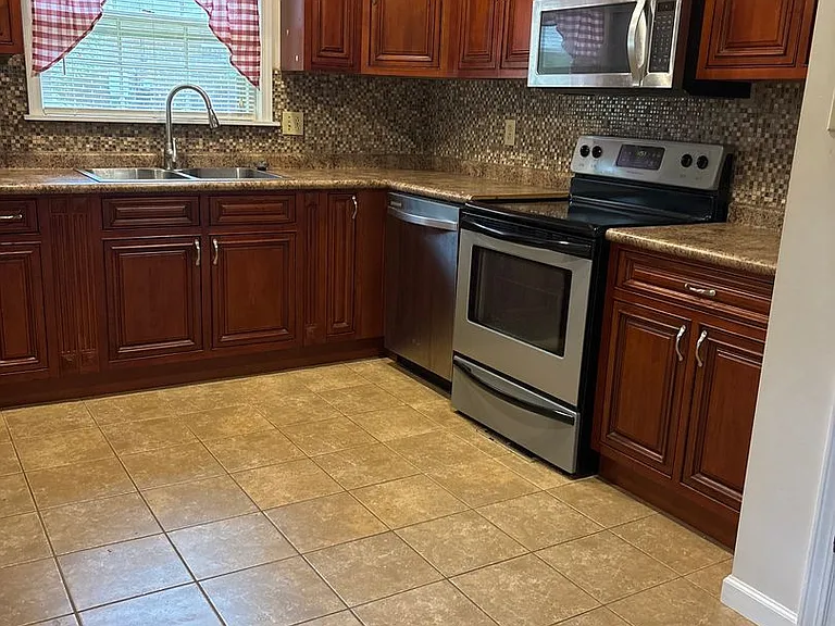 81 Royal Oaks Pl — Photo 3
