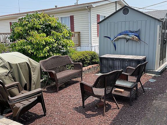 Outdoor sitting area 