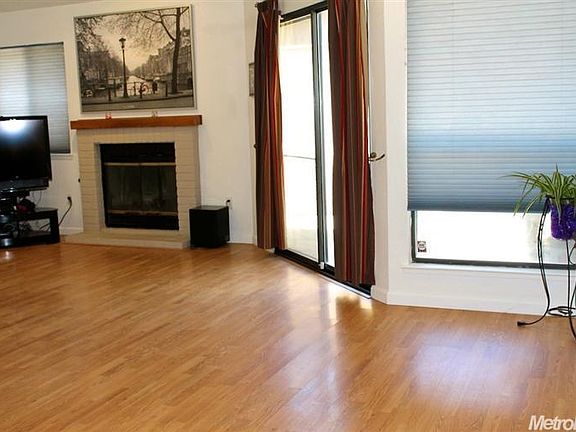 3rd image of 4525 Satinwood Way