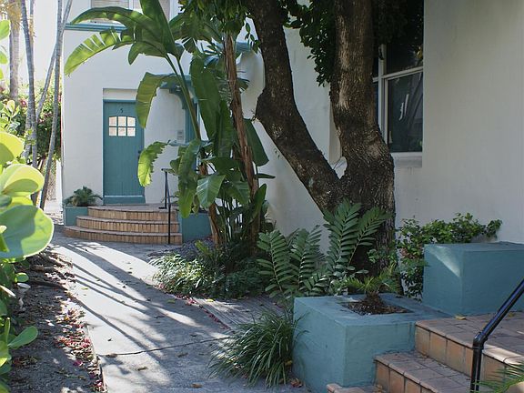 Private entrance to Apt 5