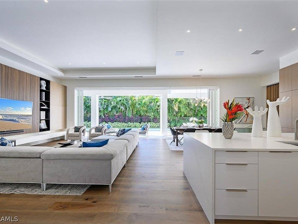 1st image of 750 Park Shore Dr