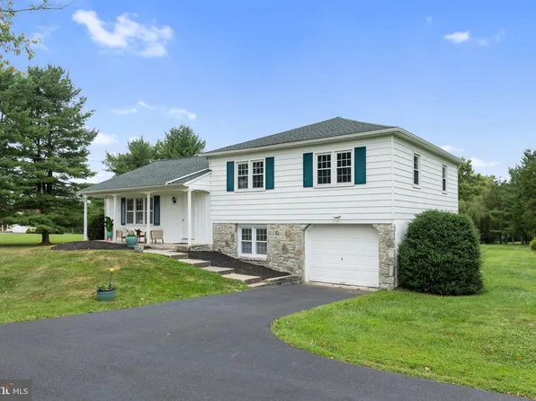 1071 Larson Rd, Schwenksville, PA 19473