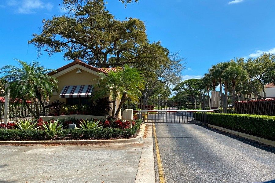 2nd image of 2339 Treasure Isle Dr