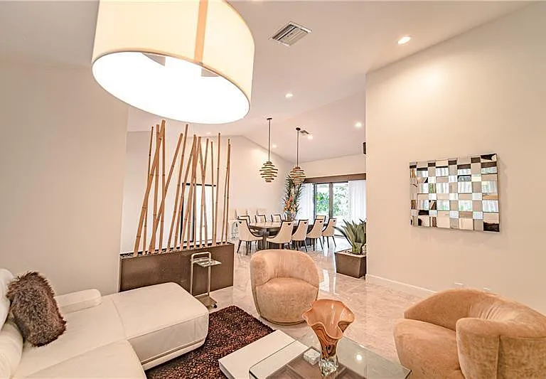 50 Bay Colony Dr — Photo 7