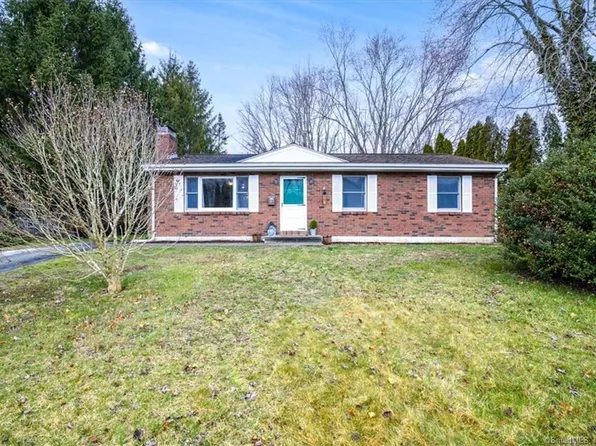 33 Lodus Court, New London, CT 06320