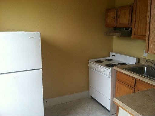 2nd image of 914 W High St APT 4