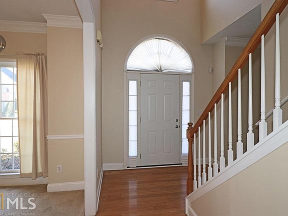 3rd image of 2911 Montview Dr SW