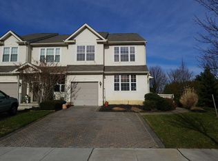 36 Heron Pointe Ct, Marlton, NJ 08053