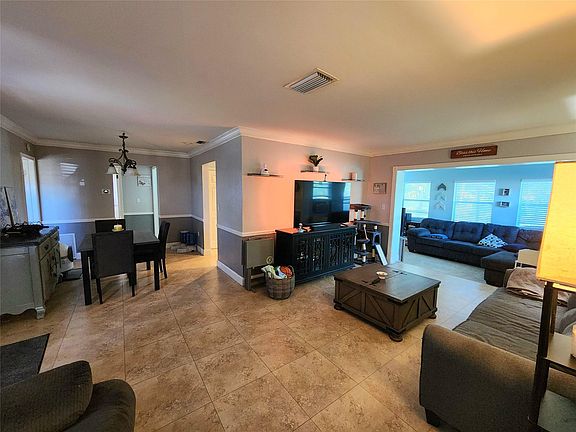 5th image of 2481 NW 87th Avenue