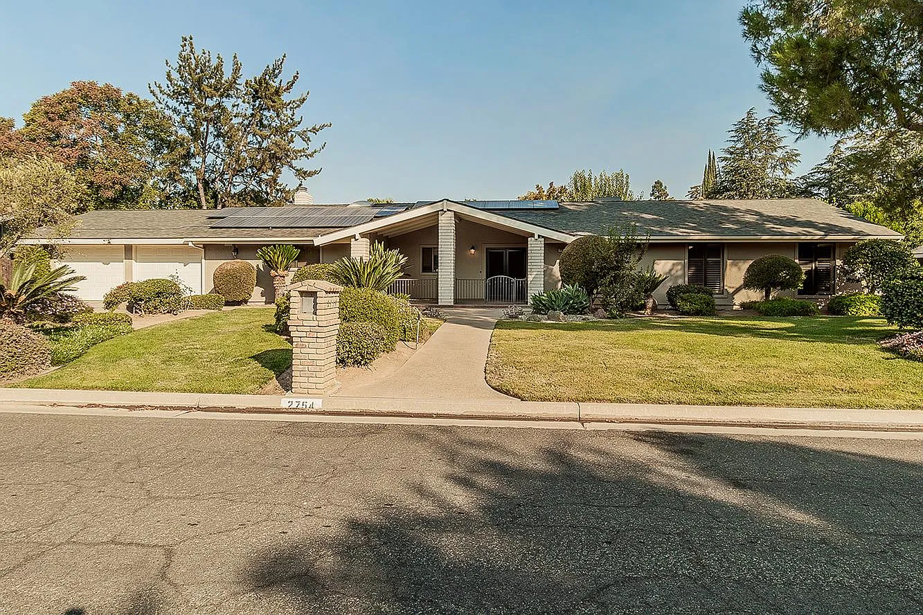 2754 W San Ramon Ave photo 1