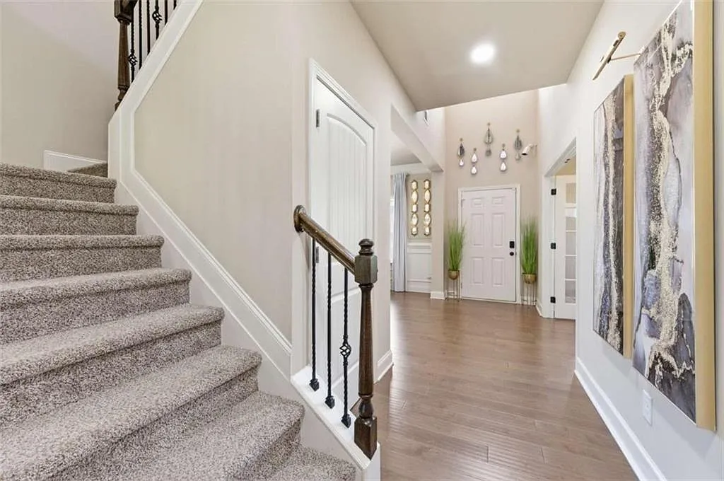 5 bed, 4.0 bath, 3300 sqft, $3,195 — Photo 4