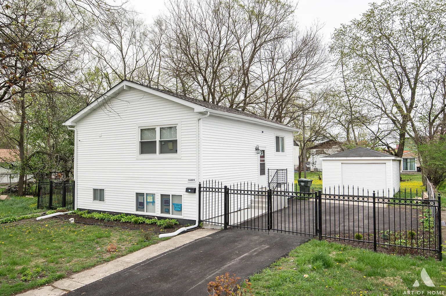 16605 Marshfield Ave photo 1