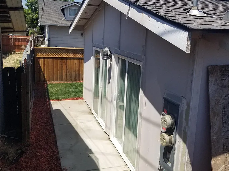 406 S Laurel St — Photo 29