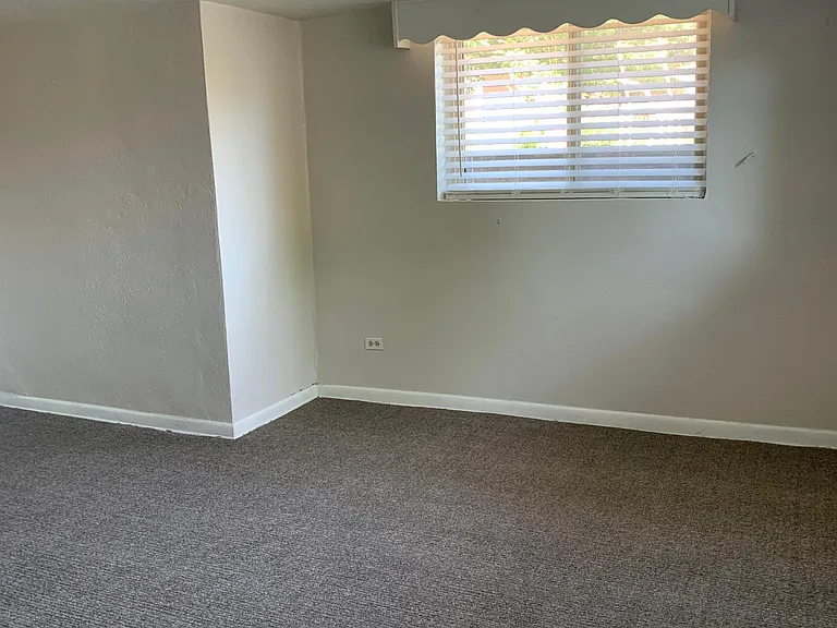 2526 N Oak St — Photo 16