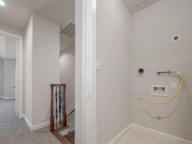2634 Texas St — Photo 31